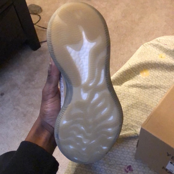 Yeezy 380 pepper reflective size 7 never been worn main image 4